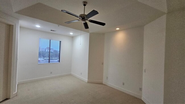 Building Photo - 2301 Camden Dr