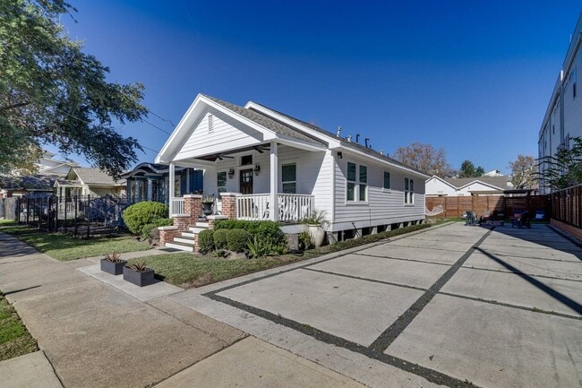 Building Photo - 1406 Edwards St