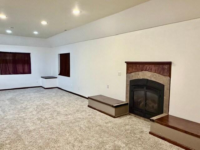 Building Photo - 1112 Meadow Oaks Dr