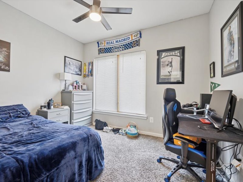 Building Photo - 928 S 15th St