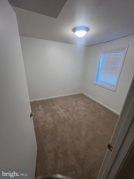 Building Photo - 405 Carnaby St