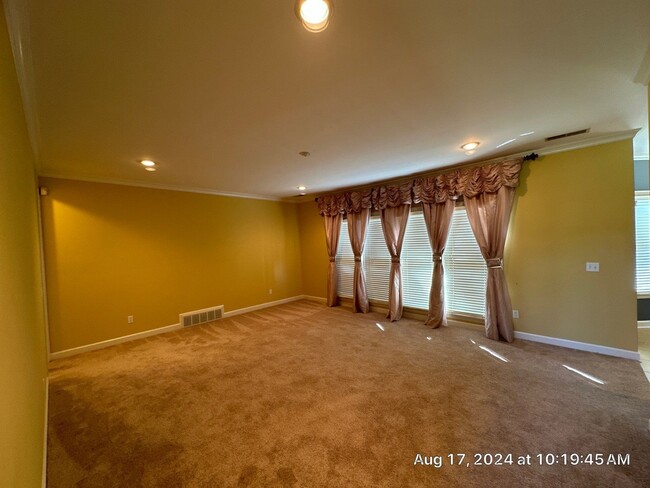 Building Photo - 10135 Ridgewood Oak Dr