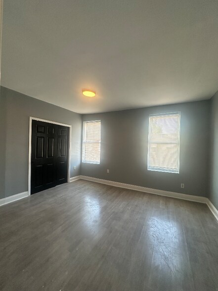 Building Photo - 417 N Salford St