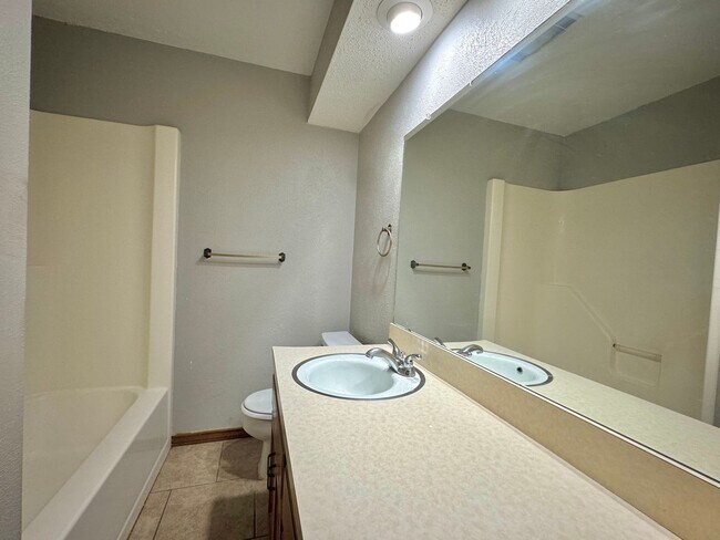 Building Photo - BRO313-315