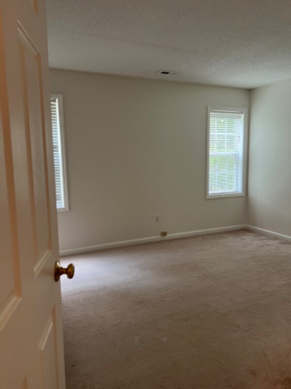 Building Photo - 2200 Mountain Mist Ct