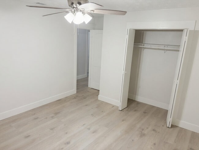 Building Photo - 1123 White Oak Dr