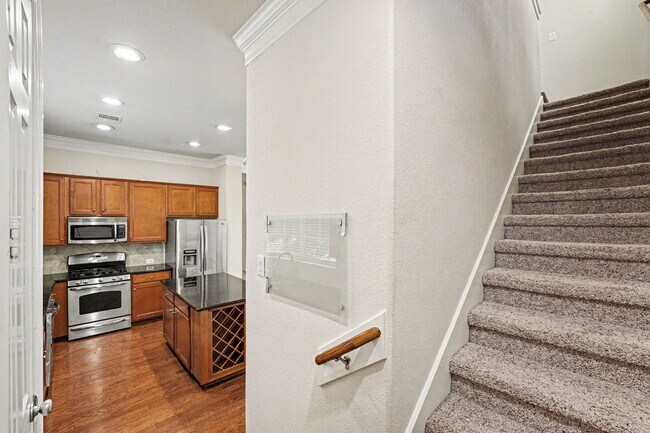 Building Photo - 3215 Clearview Cir