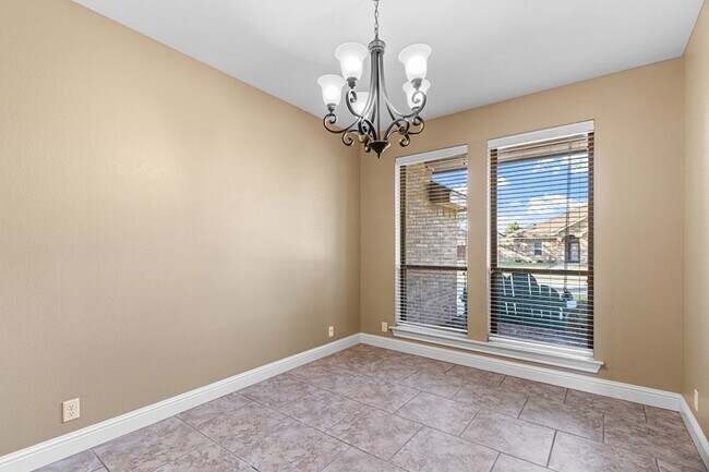 Building Photo - 5811 Oak Creek Drive