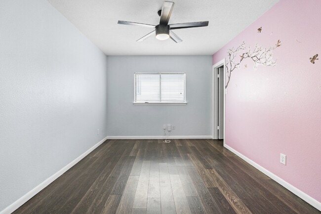 Building Photo - 16074 Walnut Creek Dr