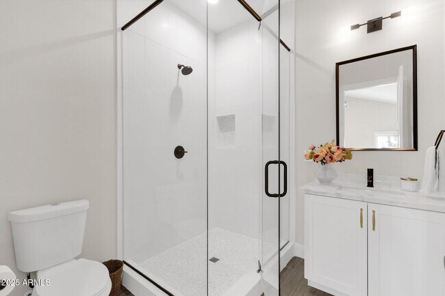 Building Photo - 856 W Quail Cir