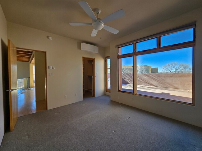 Building Photo - 927 Alto St