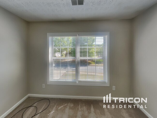 Building Photo - 1027 Maple Leaf Dr