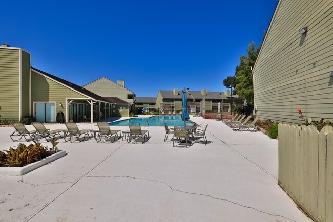 Building Photo - 14777 Wunderlich Dr