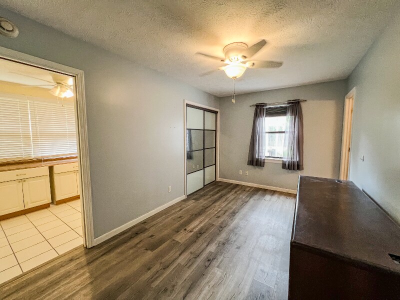 Building Photo - 359 Mercedes Ave