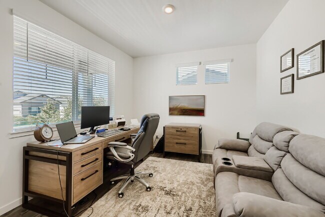Building Photo - "Spacious 5-Bed Oasis with 3 Full Baths in Scenic Castle Rock – Your Dream Home Awaits!"