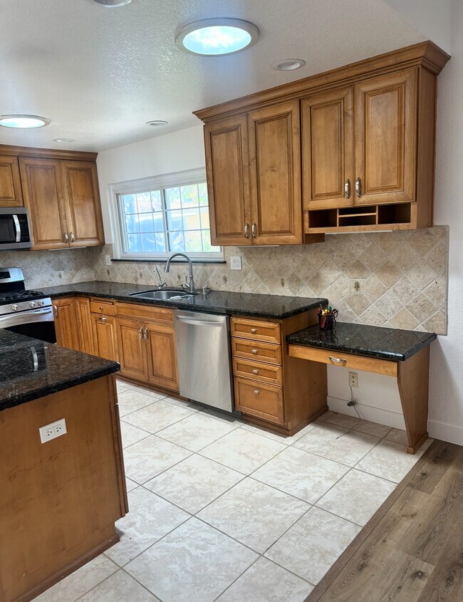 Building Photo - 1701 Ventura Way