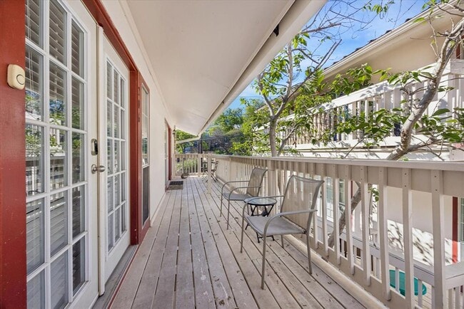 Building Photo - 1510 W 6th St