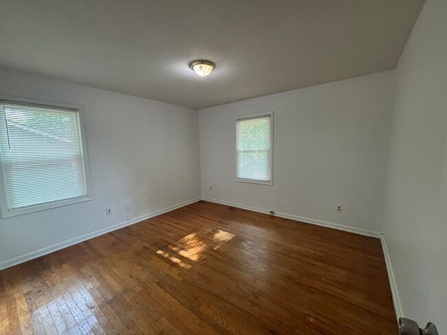 Building Photo - Beautiful 3 Bedroom, 2 Bath Home in a Quie...
