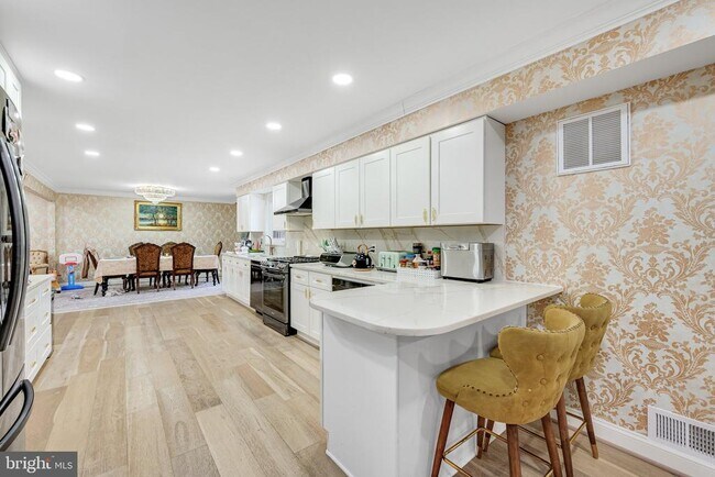 Building Photo - 10904 Gainsborough Rd