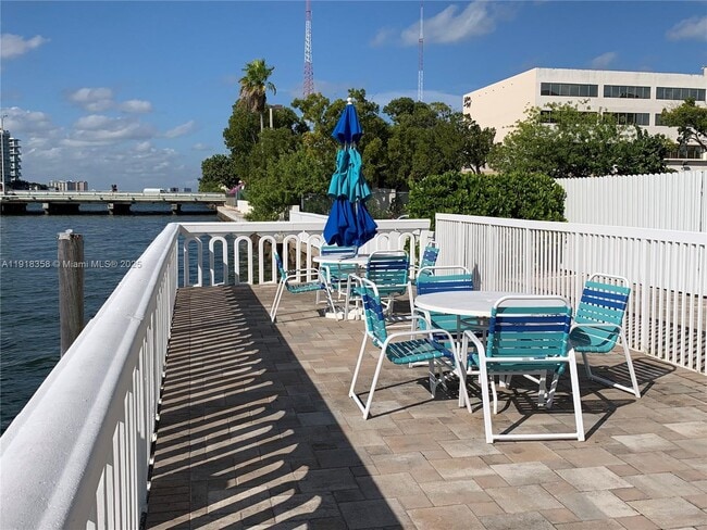 Building Photo - 1455 N Treasure Dr