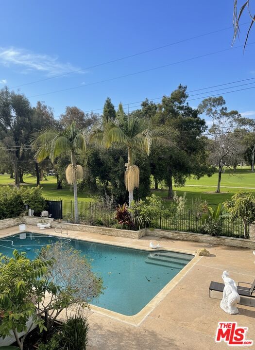 Building Photo - 4368 Fairway Dr