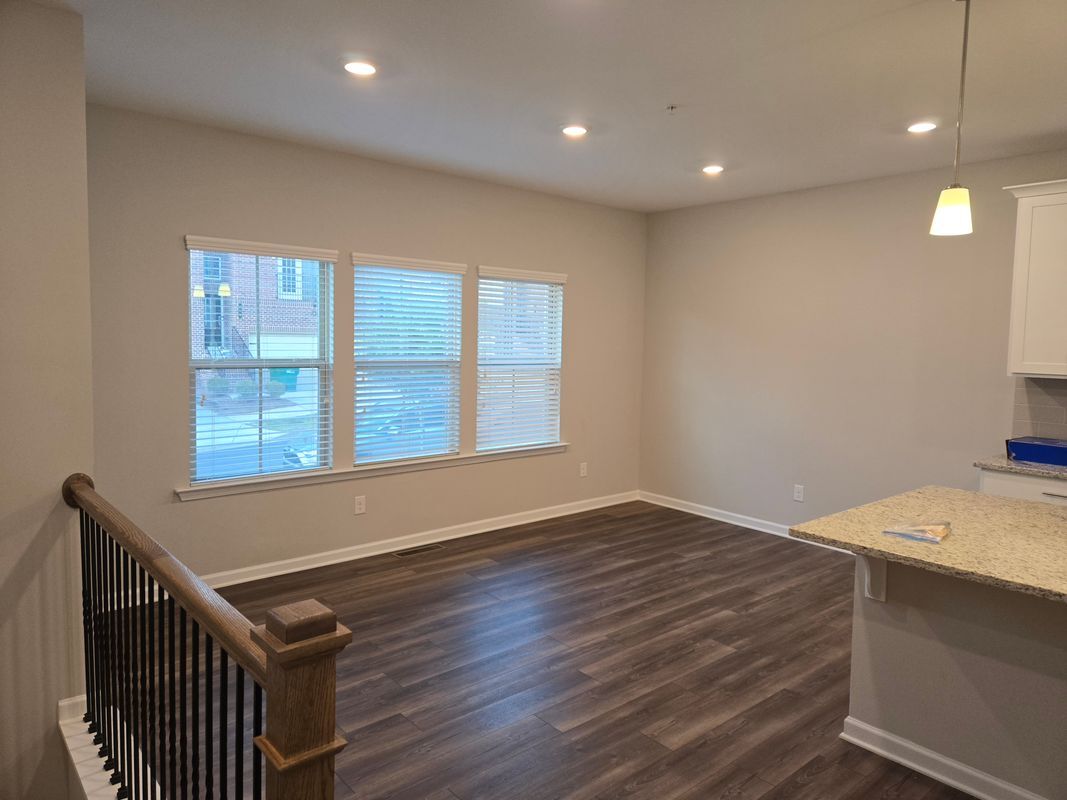 Building Photo - 256 Commons Ave