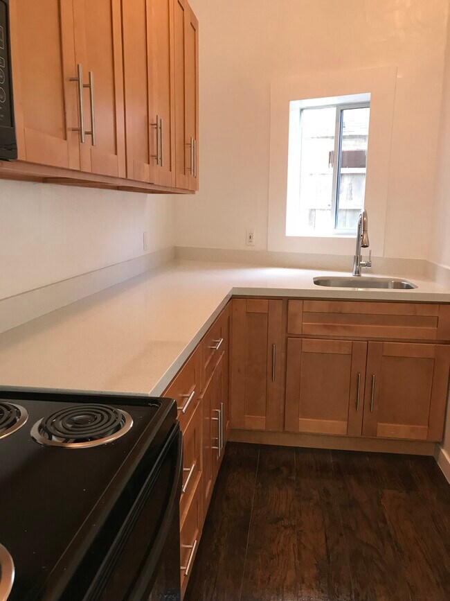 Building Photo - 14 Dell St