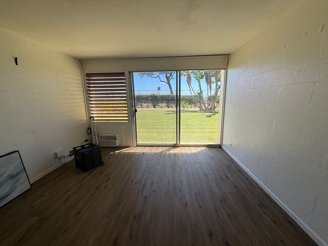 Building Photo - Makaha Surfside