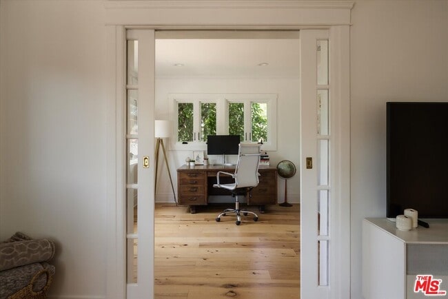 Building Photo - 1130 El Paso Dr