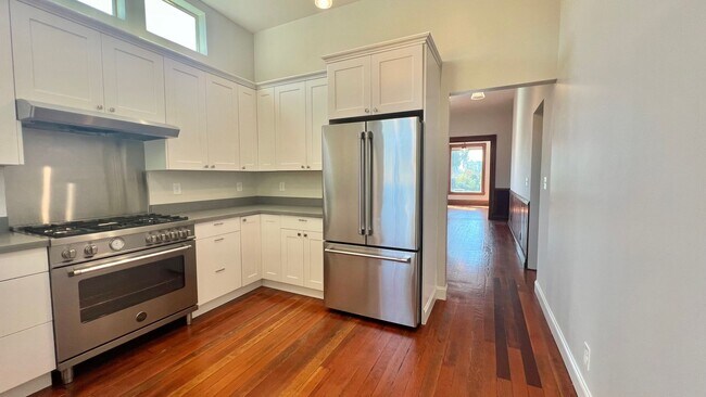 Building Photo - 696-694-29th