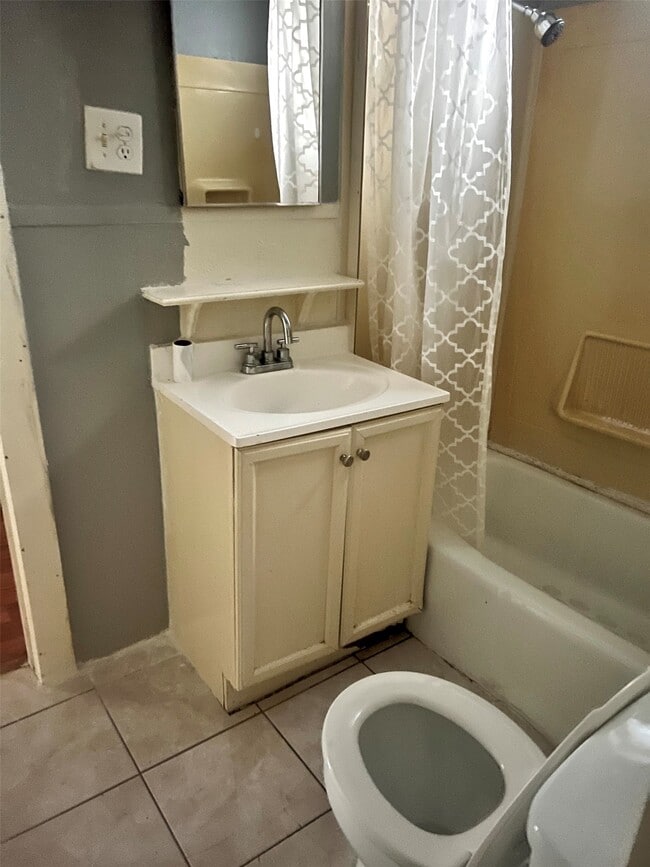 Building Photo - 504 American St