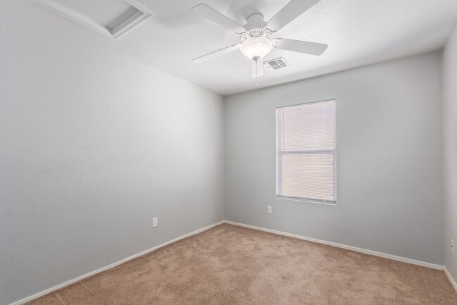 Building Photo - Amazing 3 Bedroom Home in Great Queen Cree...
