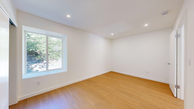 Building Photo - 50 Corte Real