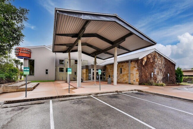 Building Photo - 8312 Bowling Green Dr