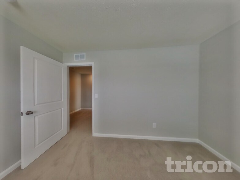 Building Photo - 9137 Hemingway Dr