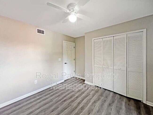 Building Photo - 4530 SW 10th Ave