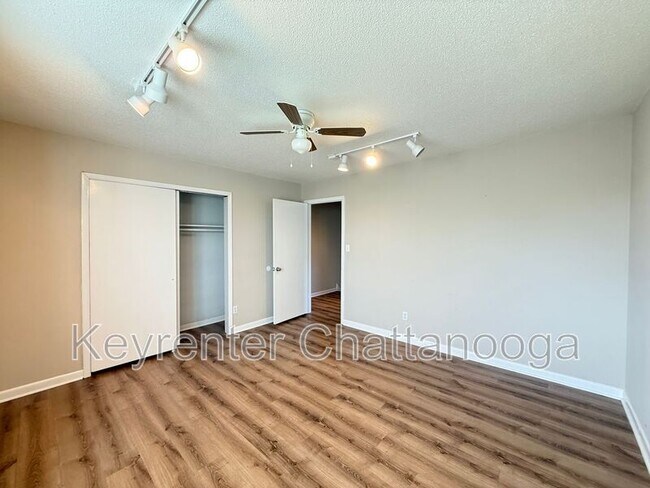 Building Photo - 918 S Crest Rd