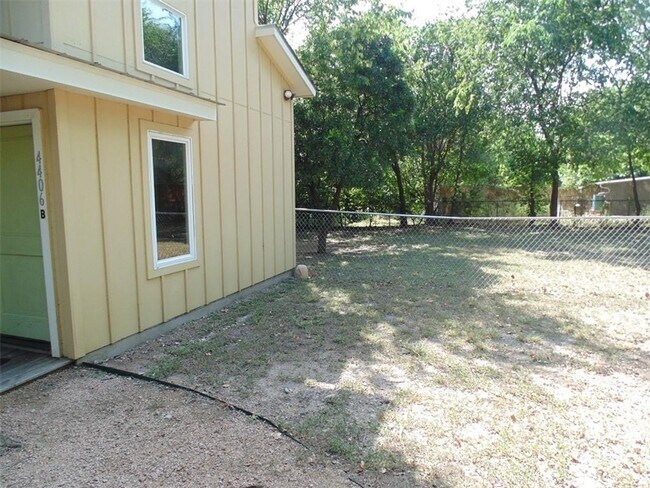 Building Photo - 4406 Bennett Ave