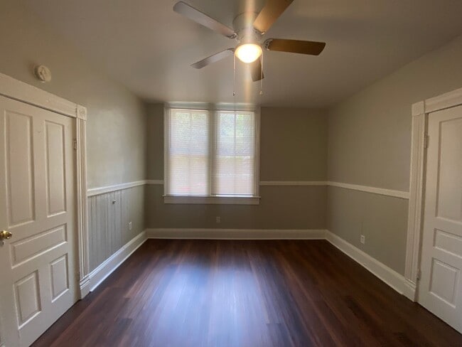 Building Photo - 405 River St