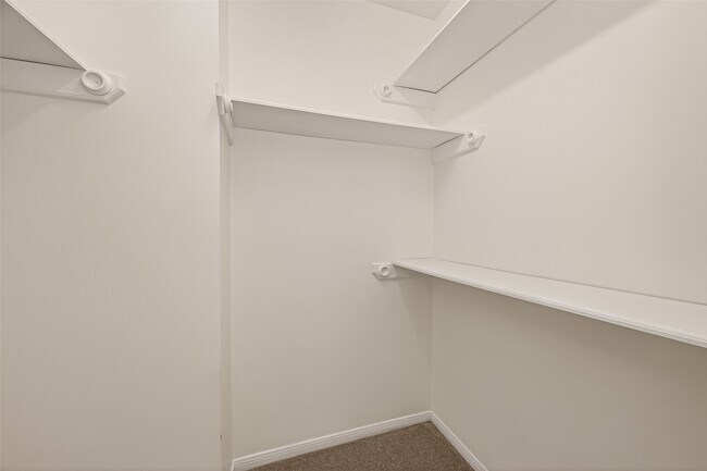 Building Photo - 2431 Parkwood Ln