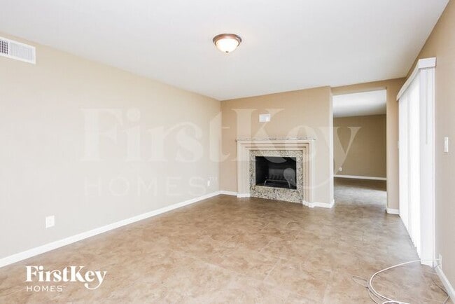 Building Photo - 4716 S Kenwood Ln