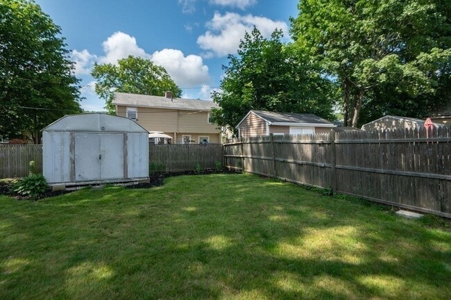 Building Photo - 37 Longview Way