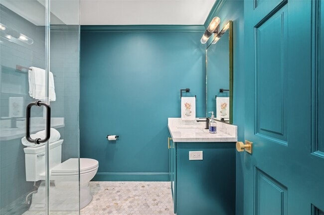 Building Photo - 5527 Briar Dr