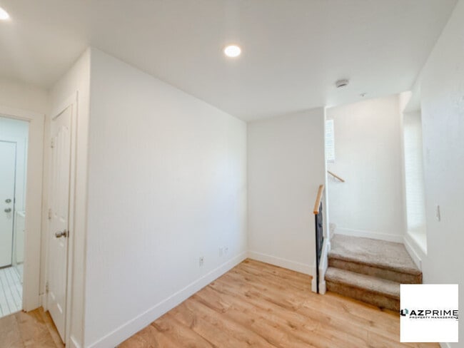 Building Photo - Stunning Gilbert 2/2 Tri-Level Townhouse - Corner Unit with Gourmet Kitchen &amp; Mountain Views!