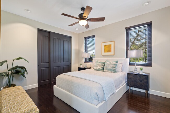 Building Photo - 1312 SE 2nd Ct