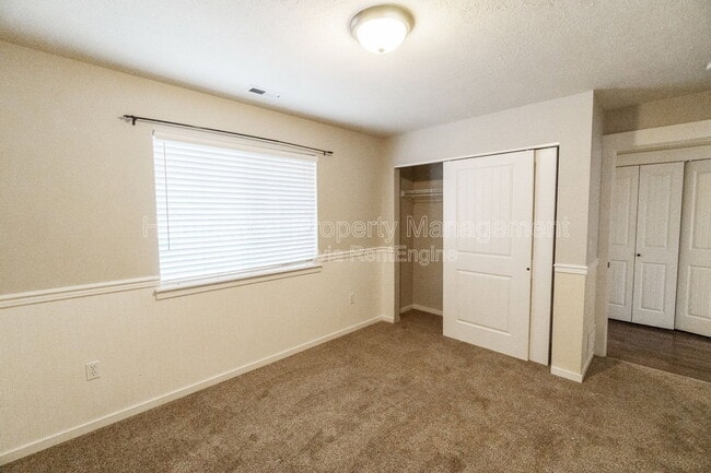 Building Photo - 6106 E 14th Ln