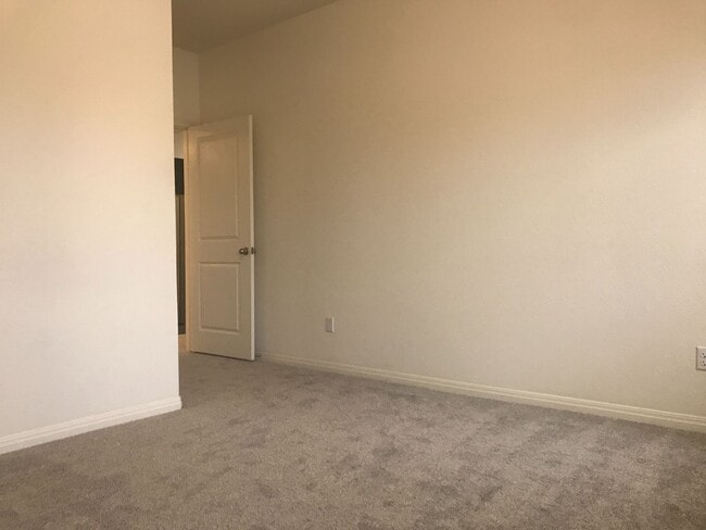 Building Photo - Great 3/2 in Presidential Meadows