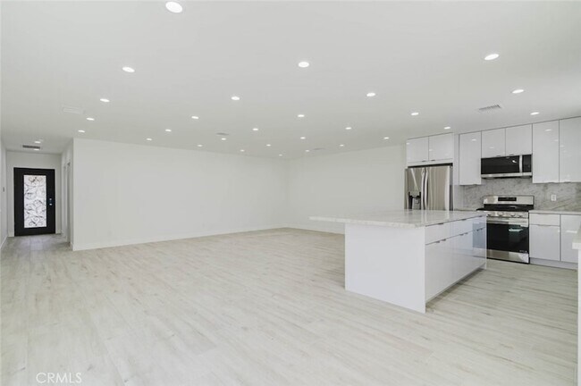 Building Photo - 8310 Canterbury Ave