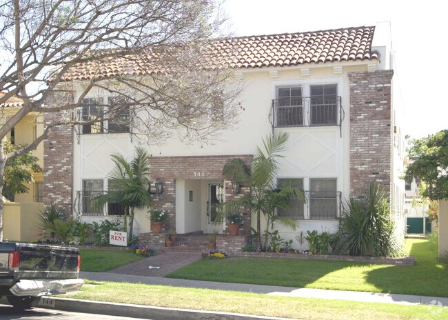 Building Photo - 144 N La Peer Dr