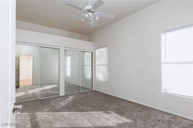 Building Photo - 2305 W Horizon Ridge Pkwy